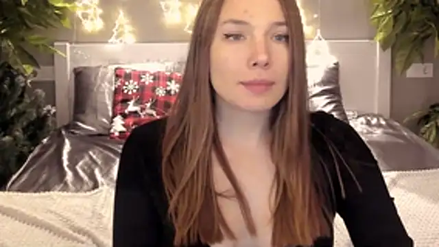 IceDanielles online show from December 2025 01:28:01 PM