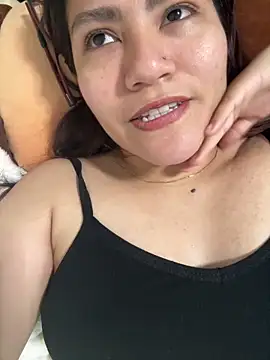 Snapshot of ZUCAAT chatting on February 2026 11:03:01 PM ZUCAAT online show from February 2026 11:03:01 PM