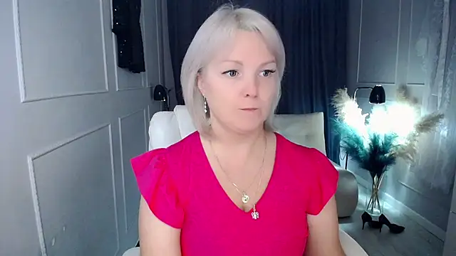 Juarnea online show from October 2025 06:56:01 PM