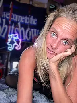 vixendoll87 online show from December 2024 05:17:01 AM