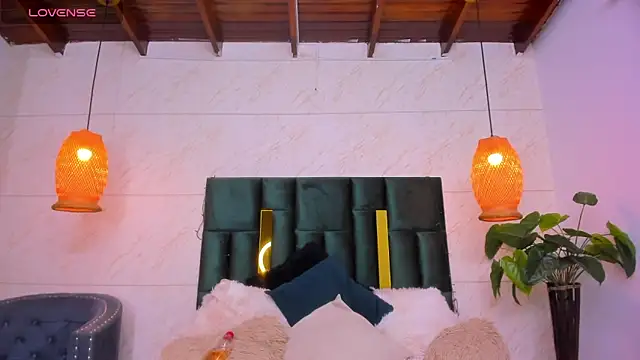 Taiissa  online show from January 2025 11:13:01 PM