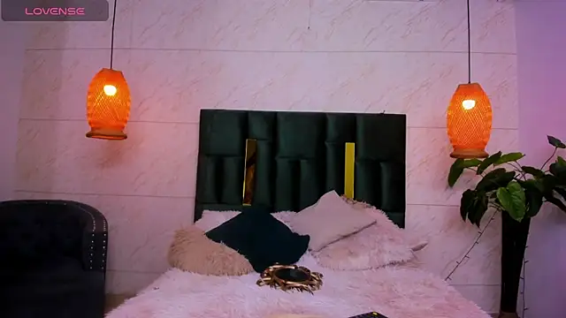 Taiissa  online show from March 2025 10:21:01 PM