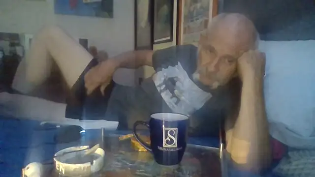 Snapshot of den-rock4u chatting on October 2025 03:03:01 PM den-rock4u online show from October 2025 03:03:01 PM