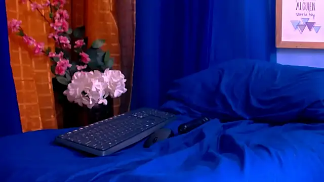 roberts kloe online show from March 2025 08:04:01 PM