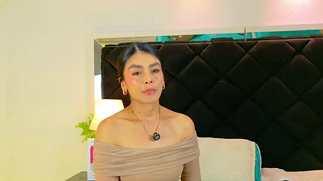 Holly Brensonexx  online show from November 2025 01:44:01 PM