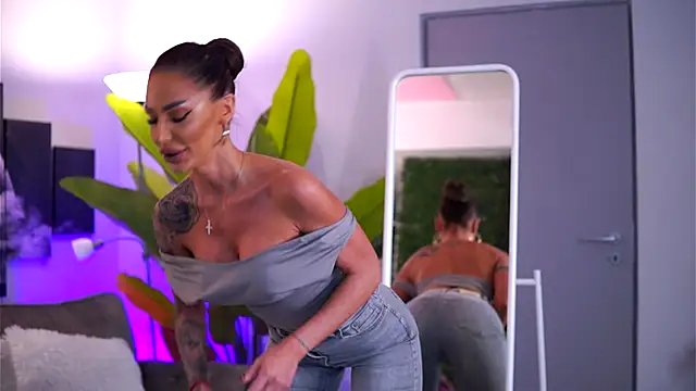 RaquelleVon online show from November 2025 10:34:02 AM