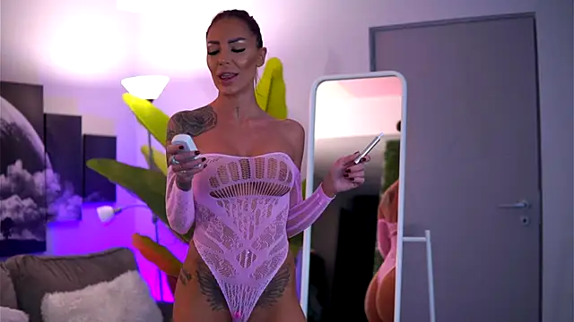 RaquelleVon online show from November 2025 04:33:02 AM