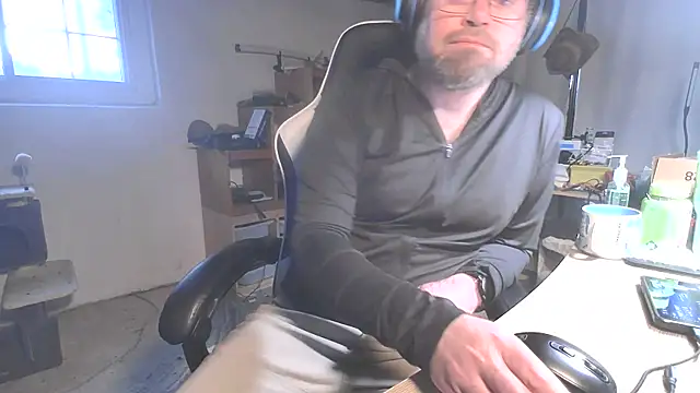 Snapshot of MagnusCockus chatting on March 2026 12:05:01 PM MagnusCockus online show from March 2026 12:05:01 PM