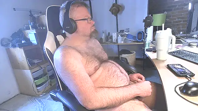 Snapshot of MagnusCockus chatting on April 2026 06:23:01 PM MagnusCockus online show from April 2026 06:23:01 PM