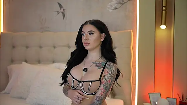 Snapshot of CarolinePrescott chatting on May 2026 06:38:02 PM CarolinePrescott online show from May 2026 06:38:02 PM