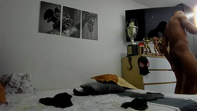 Malkongarcia online show from March 2026 10:48:01 PM