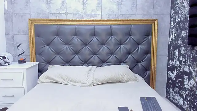 LaurenSnow online show from December 2024 03:16:01 PM