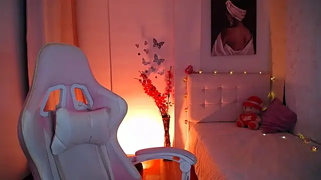 esmeraldaa230 online show from February 2025 01:28:02 PM