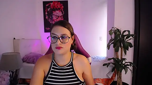 esmeraldaa230 online show from February 2026 07:32:02 PM