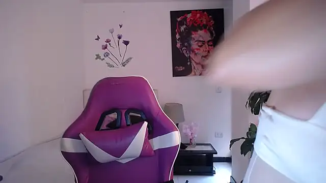 esmeraldaa230 online show from March 2026 09:05:01 PM