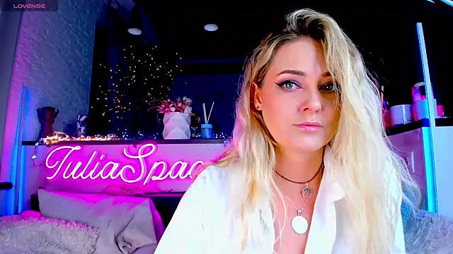  JuliaSpace  online show from January 2025 04:57:01 PM