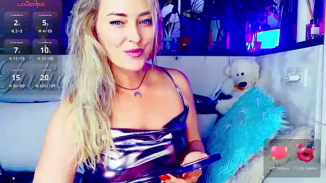  JuliaSpace  online show from October 2025 04:18:01 PM