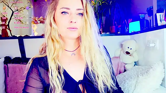 Snapshot of _JuliaSpace_ chatting on May 2026 04:45:02 PM JuliaSpace online show from May 2026 04:45:02 PM