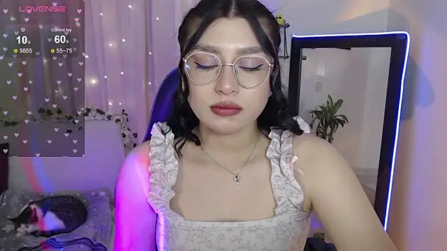 mily thomson b  online show from November 2025 06:43:01 PM