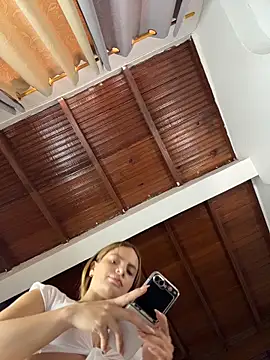 Snapshot of emiss_ chatting on April 2026 04:34:02 PM emiss online show from April 2026 04:34:02 PM