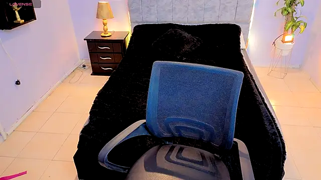 Lana stone  online show from November 2025 03:27:02 AM