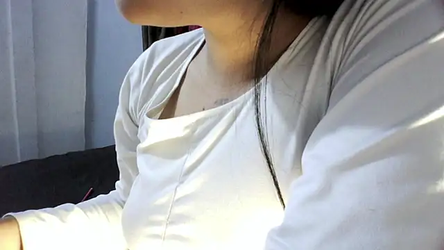 linzeysmith4 online show from May 2026 07:49:01 AM