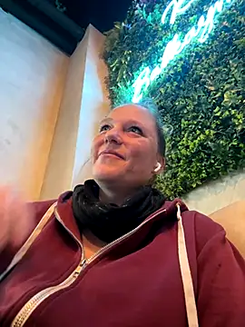 MoniqueLaFee online show from December 2025 08:41:02 AM