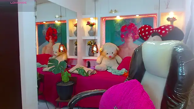 lorenapinto online show from October 2025 05:58:02 PM