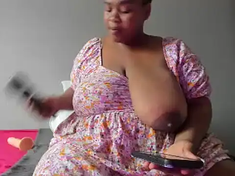 Snapshot of ThickLeeyanaX chatting on December 2024 03:44:01 PM ThickLeeyanaX online show from December 2024 03:44:01 PM