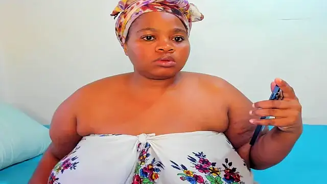 Snapshot of ThickLeeyanaX chatting on October 2025 02:38:02 PM ThickLeeyanaX online show from October 2025 02:38:02 PM
