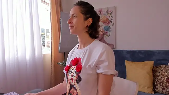 cuddlingbunny online show from March 2026 02:43:01 PM