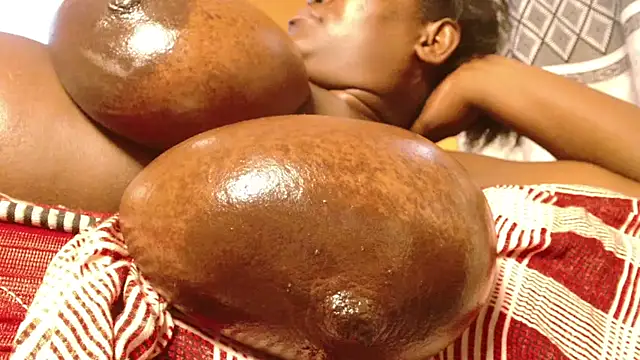 Snapshot of titi_fiesta chatting on January 2025 02:52:02 PM titi fiesta online show from January 2025 02:52:02 PM