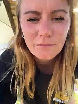 selenaluvv online show from April 2026 03:55:02 PM