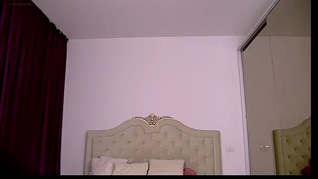 Snapshot of SaraSkyte chatting on April 2026 06:19:01 AM SaraSkyte online show from April 2026 06:19:01 AM