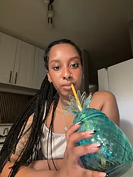 Your Paris online show from February 2025 03:31:02 AM