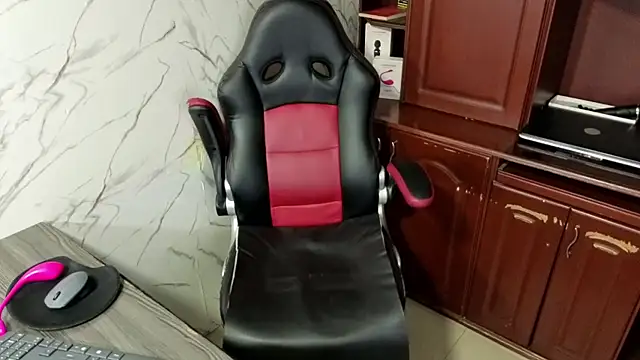 MissEscarleth online show from October 2025 01:28:01 AM