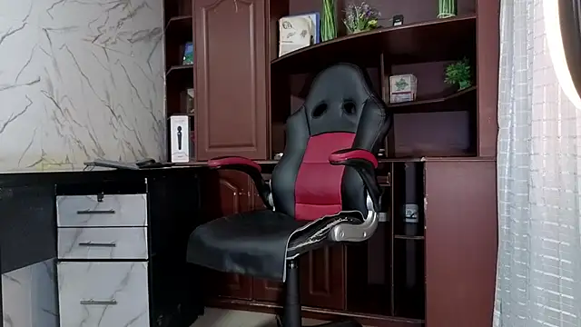 MissEscarleth online show from November 2025 02:47:02 AM