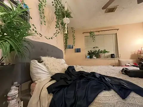 Snapshot of magicalc00ch chatting on December 2025 01:36:01 AM magicalc00ch online show from December 2025 01:36:01 AM