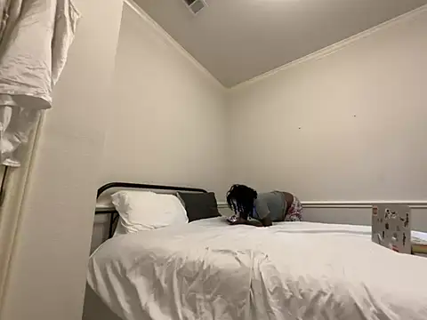 Snapshot of magicalc00ch chatting on April 2026 07:36:01 PM magicalc00ch online show from April 2026 07:36:01 PM