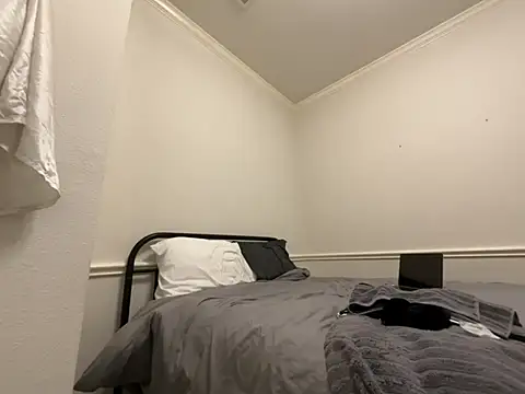 Snapshot of magicalc00ch chatting on April 2026 04:44:02 PM magicalc00ch online show from April 2026 04:44:02 PM