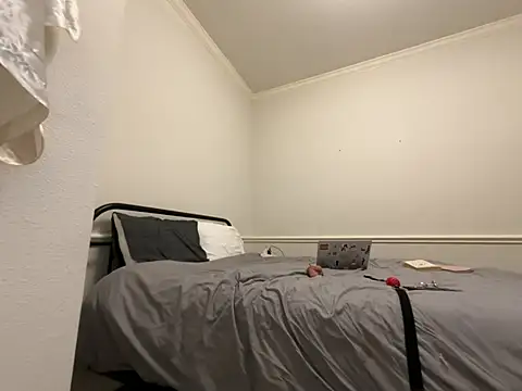 Snapshot of magicalc00ch chatting on April 2026 09:09:02 PM magicalc00ch online show from April 2026 09:09:02 PM