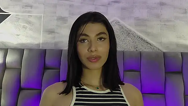 Snapshot of IsabelleFoxx_ chatting on December 2024 01:38:02 PM IsabelleFoxx online show from December 2024 01:38:02 PM