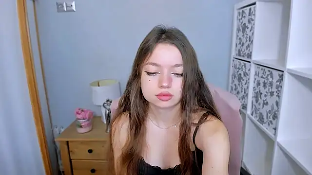 GraceLips online show from October 2025 06:47:01 AM