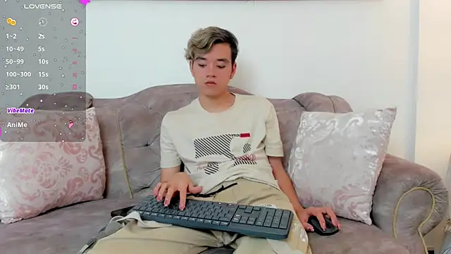 Snapshot of bunny_maxi chatting on January 2025 03:18:02 PM bunny maxi online show from January 2025 03:18:02 PM