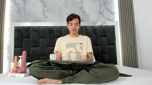 bunny maxi online show from December 2025 12:36:02 PM