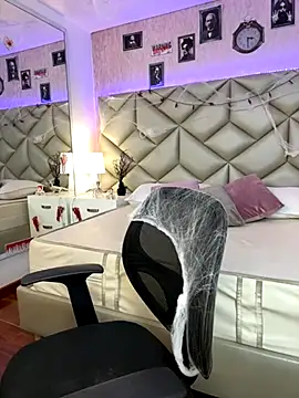 Brenda Garcia online show from October 2025 08:20:02 PM