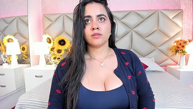 Brenda Garcia online show from November 2025 10:30:01 PM