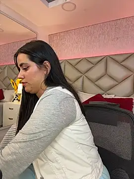 Brenda Garcia online show from November 2025 08:18:02 PM