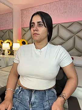 Brenda Garcia online show from November 2025 08:09:01 PM