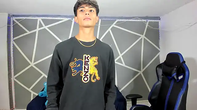 oliverhot2005 online show from December 2024 08:26:02 PM